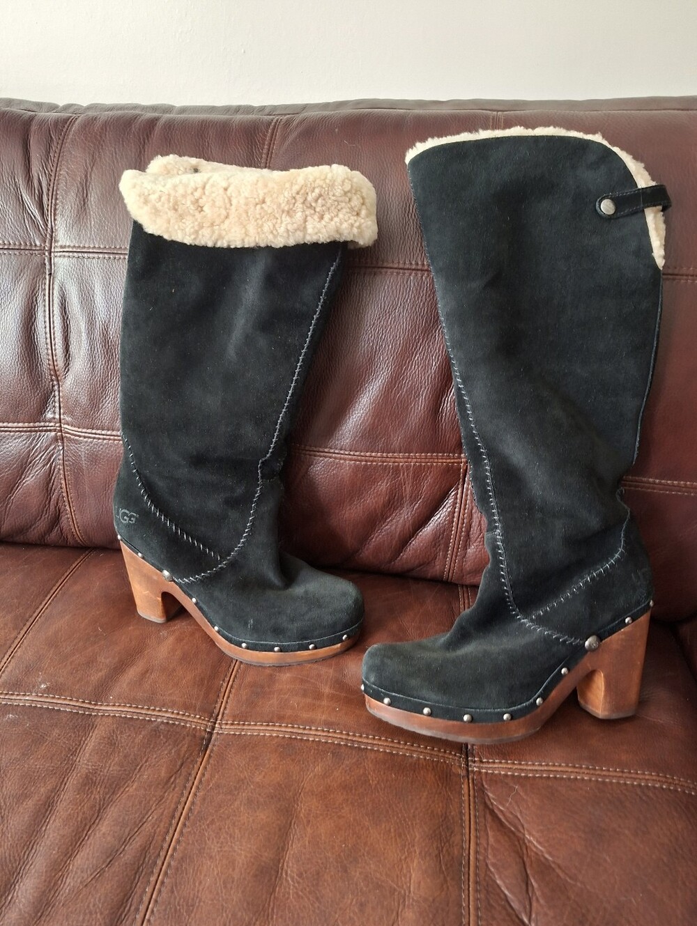 Right Below Knee High Rare UGG Black Suede Shearling Cuff Clog Heel Knee Boots